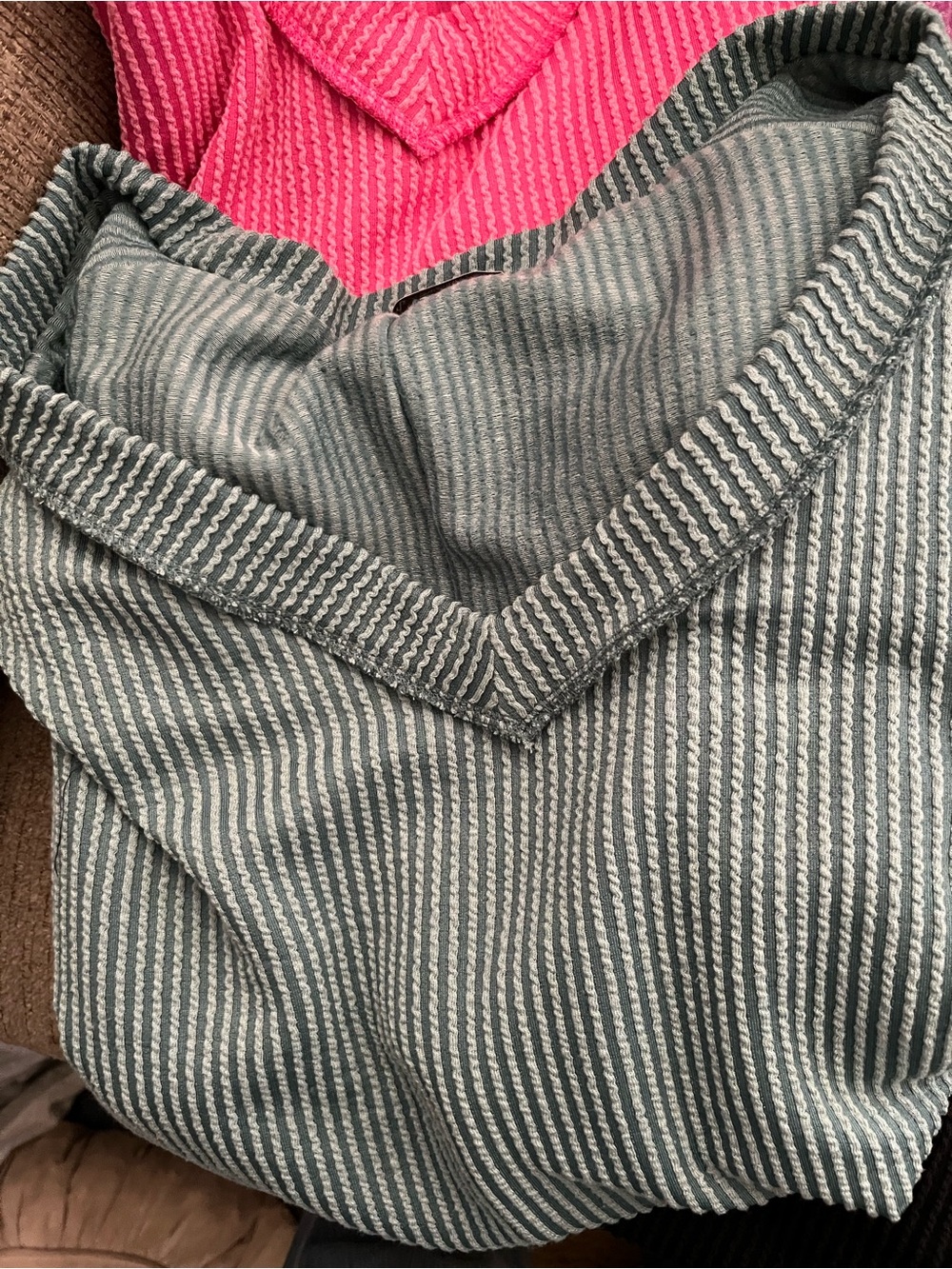 Zenana Outfitters V-Neck Ribbed tops Pack - Black, Hot Pink, Lavender, Sage. - Picture 2 of 9
